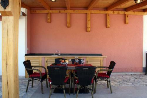 Three-bedroom Holiday Home In Bribir I