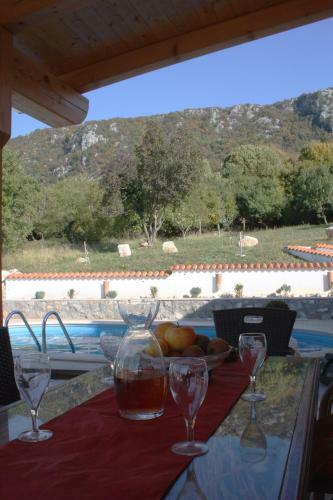 Three-bedroom Holiday Home In Bribir I