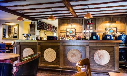 Posada Crown & Punchbowl