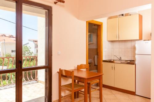 Apartments Mirko 3450