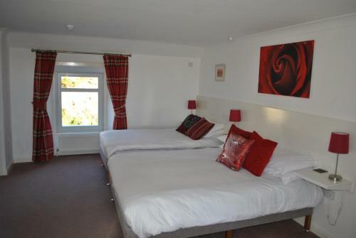 Airds Farmhouse Bed And Breakfast