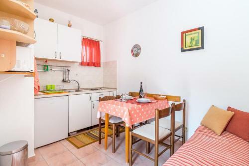 Apartment Arbanija 7543b