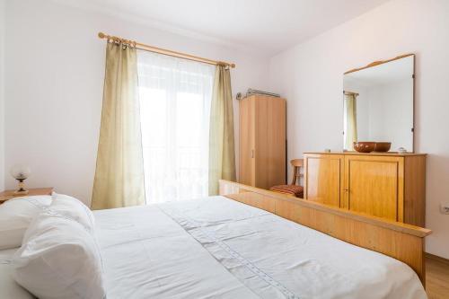 Apartment Arbanija 7543b