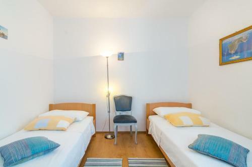 Apartment Arbanija 7543b