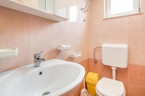 Apartment Arbanija 7543b