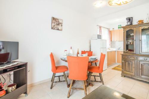 Apartment Arbanija 7543b