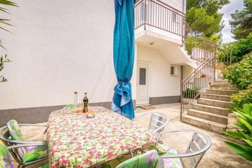 Apartment Arbanija 7543b