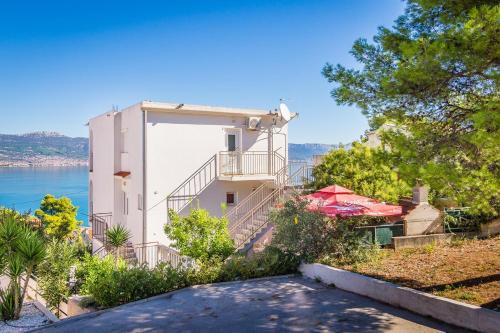 Apartment Arbanija 7543b