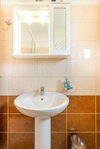 Apartment Arbanija 7543a