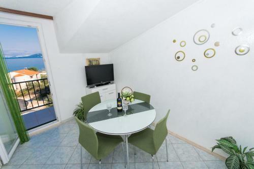 Apartment Slatine 1126b