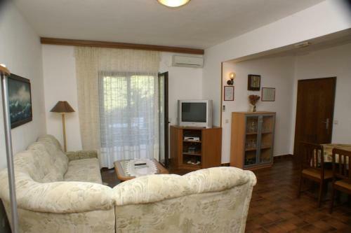 Apartment Slatine 1099a