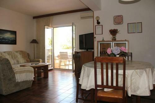 Apartment Slatine 1099a
