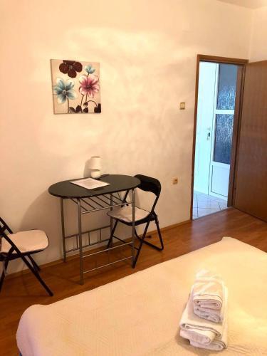 Apartments Damir 2838