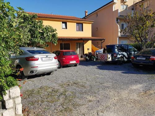 Apartments Damir 2838