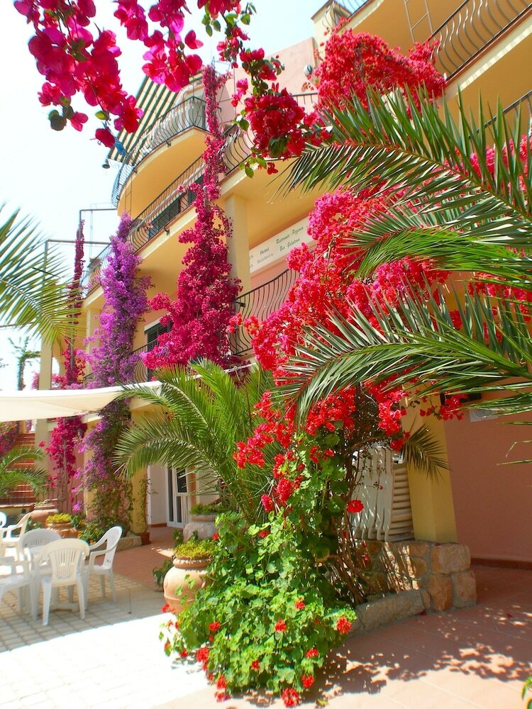 Hotel Domus De Janas Sul Mare