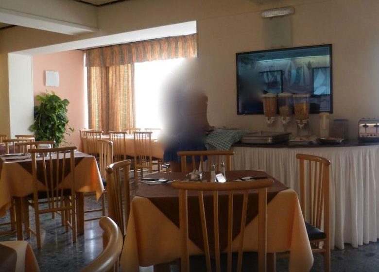 Mavina Hotel & Apartments
