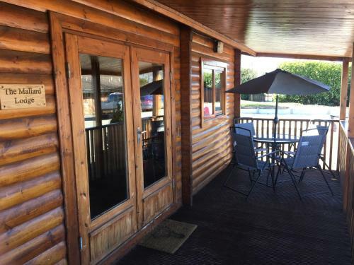 The Lakeside Lodge