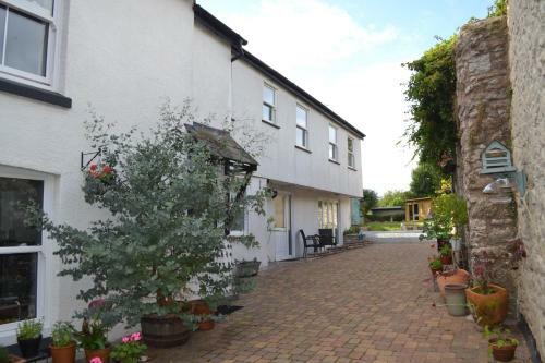 Dartmoor Apartments