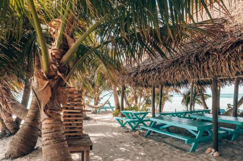 Hotel Ranguana Caye Cabanas