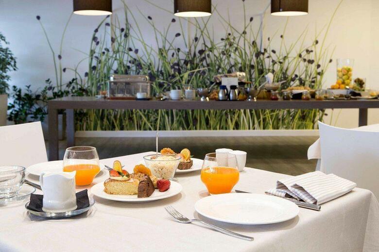 Living Place Hotel
