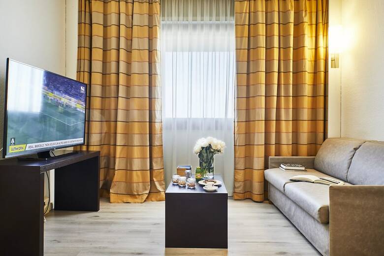 Living Place Hotel