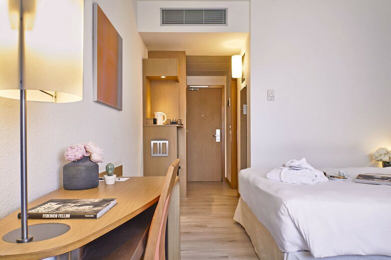 Living Place Hotel