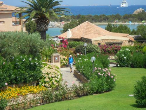 Baia De Bahas - Apartments & Resort