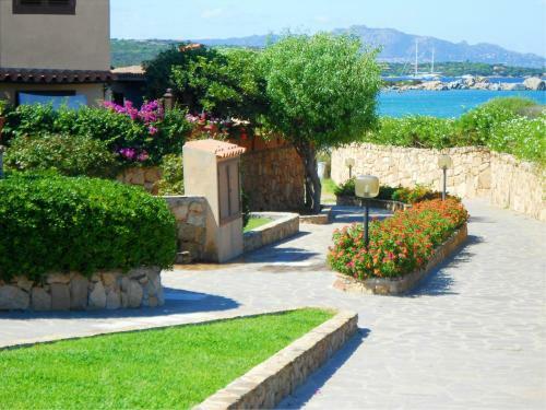 Baia De Bahas - Apartments & Resort