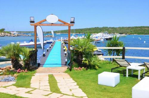 Baia De Bahas - Apartments & Resort