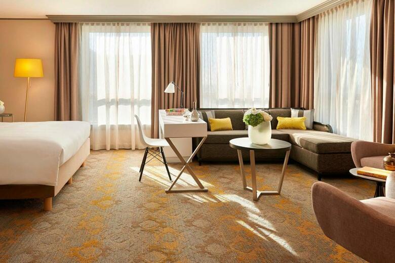 Renaissance Paris La Defense Hotel, A Marriott Luxury & Lifestyle Hotel