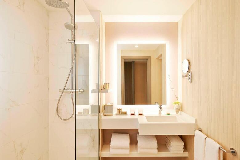 Renaissance Paris La Defense Hotel, A Marriott Luxury & Lifestyle Hotel