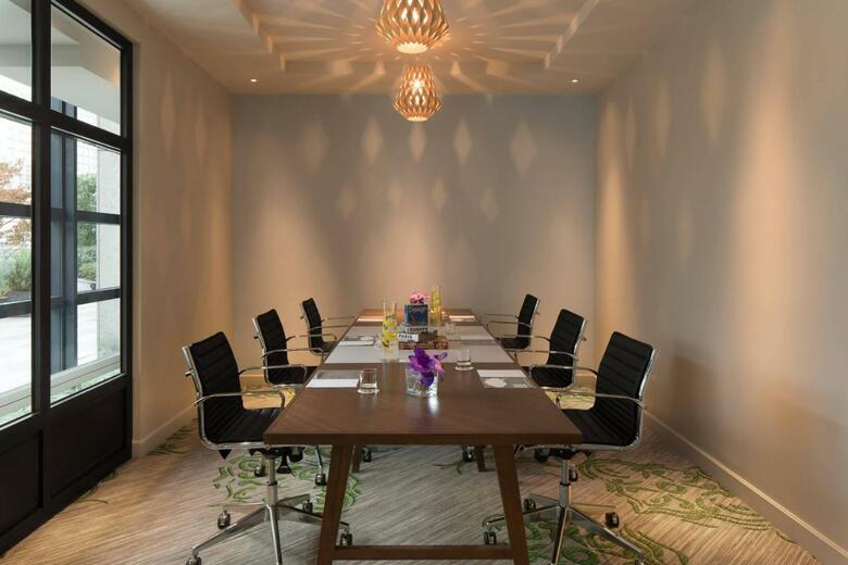 Renaissance Paris La Defense Hotel, A Marriott Luxury & Lifestyle Hotel
