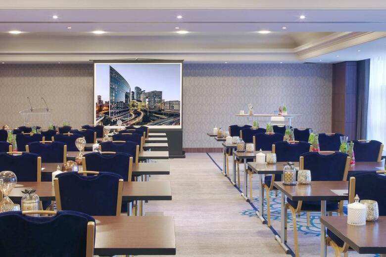 Renaissance Paris La Defense Hotel, A Marriott Luxury & Lifestyle Hotel
