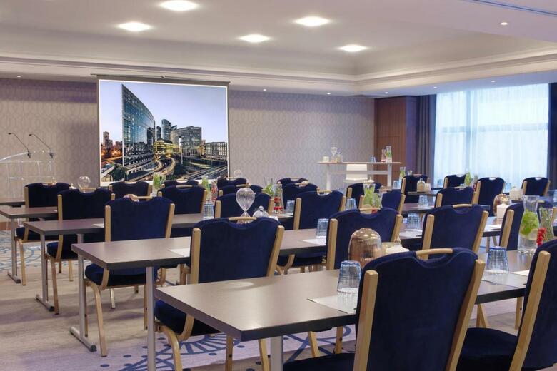 Renaissance Paris La Defense Hotel, A Marriott Luxury & Lifestyle Hotel