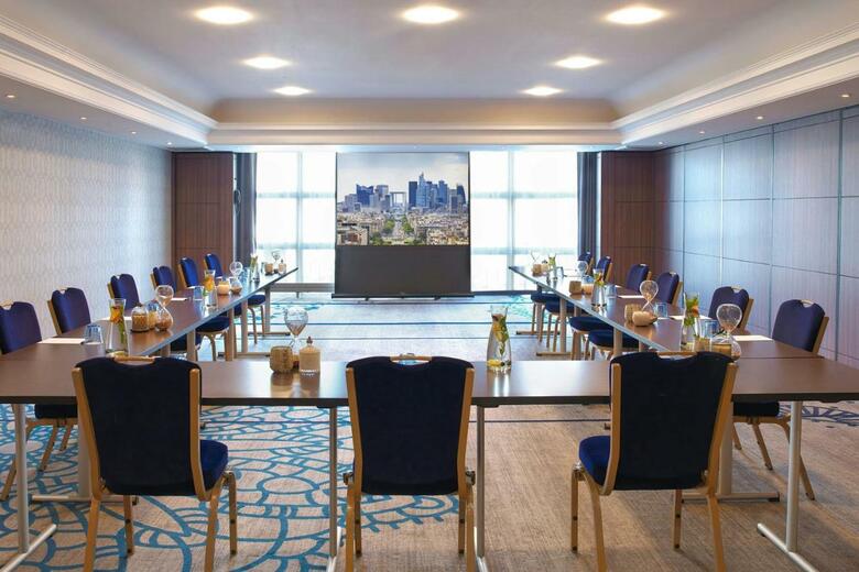Renaissance Paris La Defense Hotel, A Marriott Luxury & Lifestyle Hotel