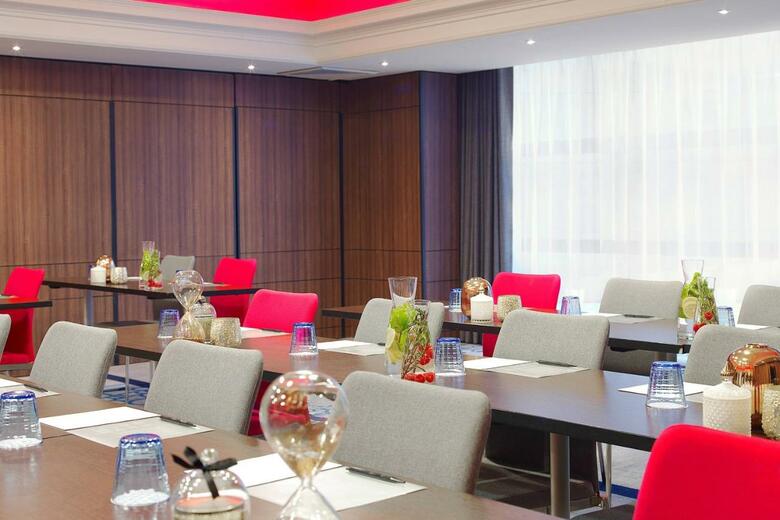 Renaissance Paris La Defense Hotel, A Marriott Luxury & Lifestyle Hotel