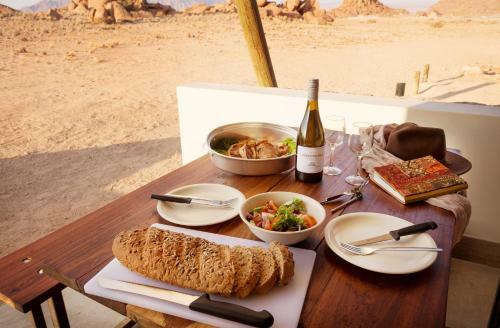 Lodge Desert Quiver Camp