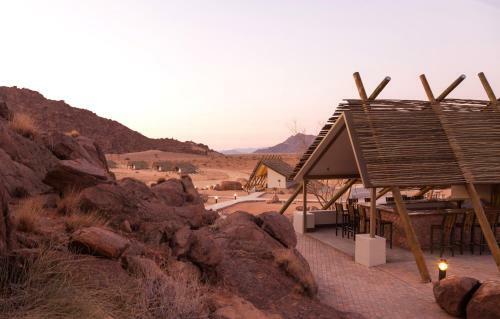 Lodge Desert Quiver Camp