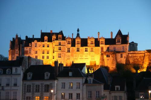 Aux Grilles Du Ch�teau