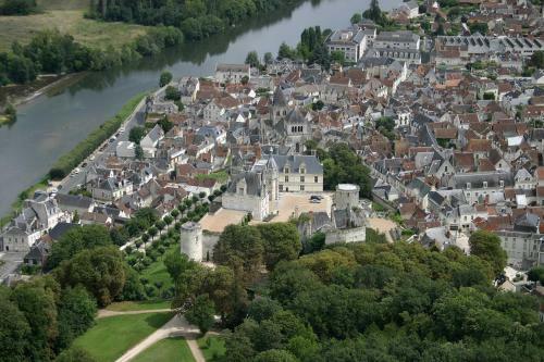 Aux Grilles Du Ch�teau