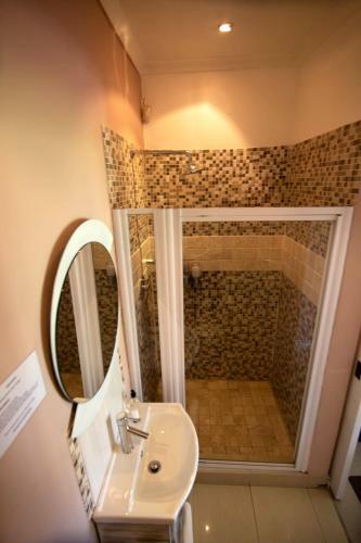 Hostal Lorraines On Lincoln Guest House