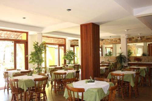 Hostal Yes Hotel Pousada