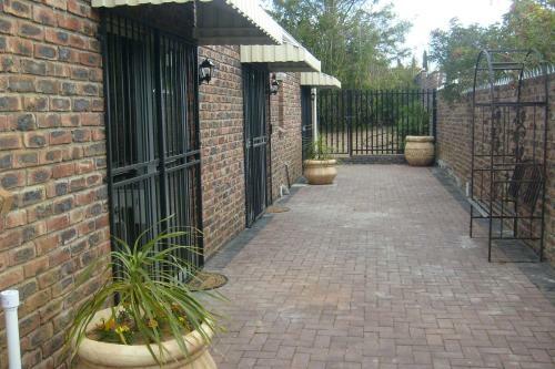 Hostal Coral Tree Guest Rooms