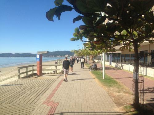 Apartamento Em Meia Praia