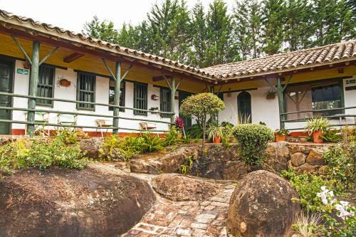 Agroturismo Residencias Art�sticas El Hayuelo