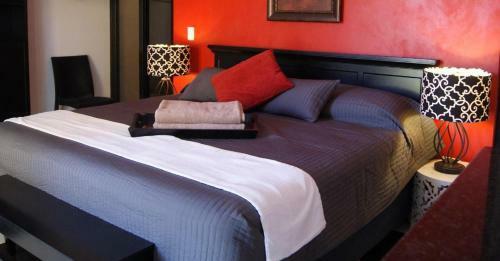 Ochenta Y Dos Bed & Breakfast