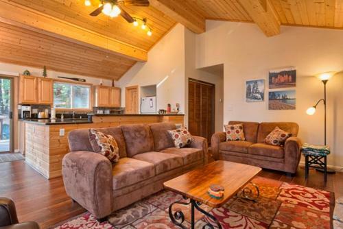 Knotty Pine Vacation Cabin