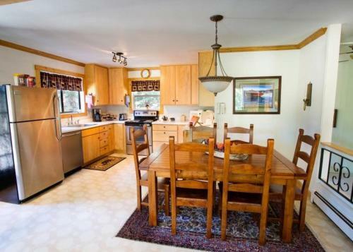 Forest Retreat Rental Cabin