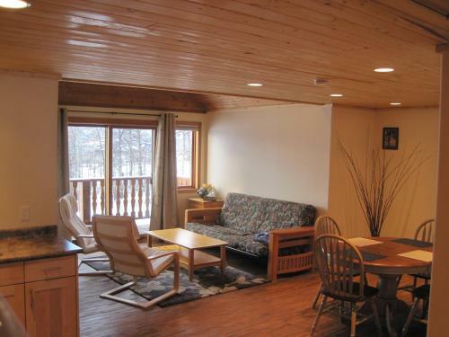 Bed & Breakfast Smithers Driftwood Lodge