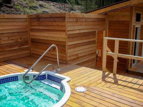 Reo Rafting Resort